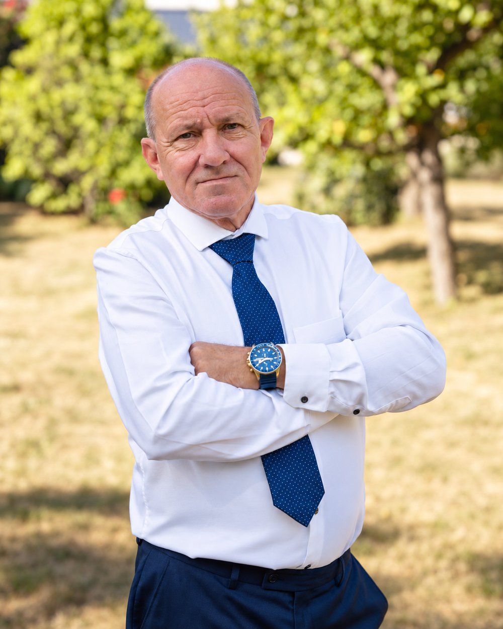Ľubomír Šebek v záhrade v Košickej Novej Vsi